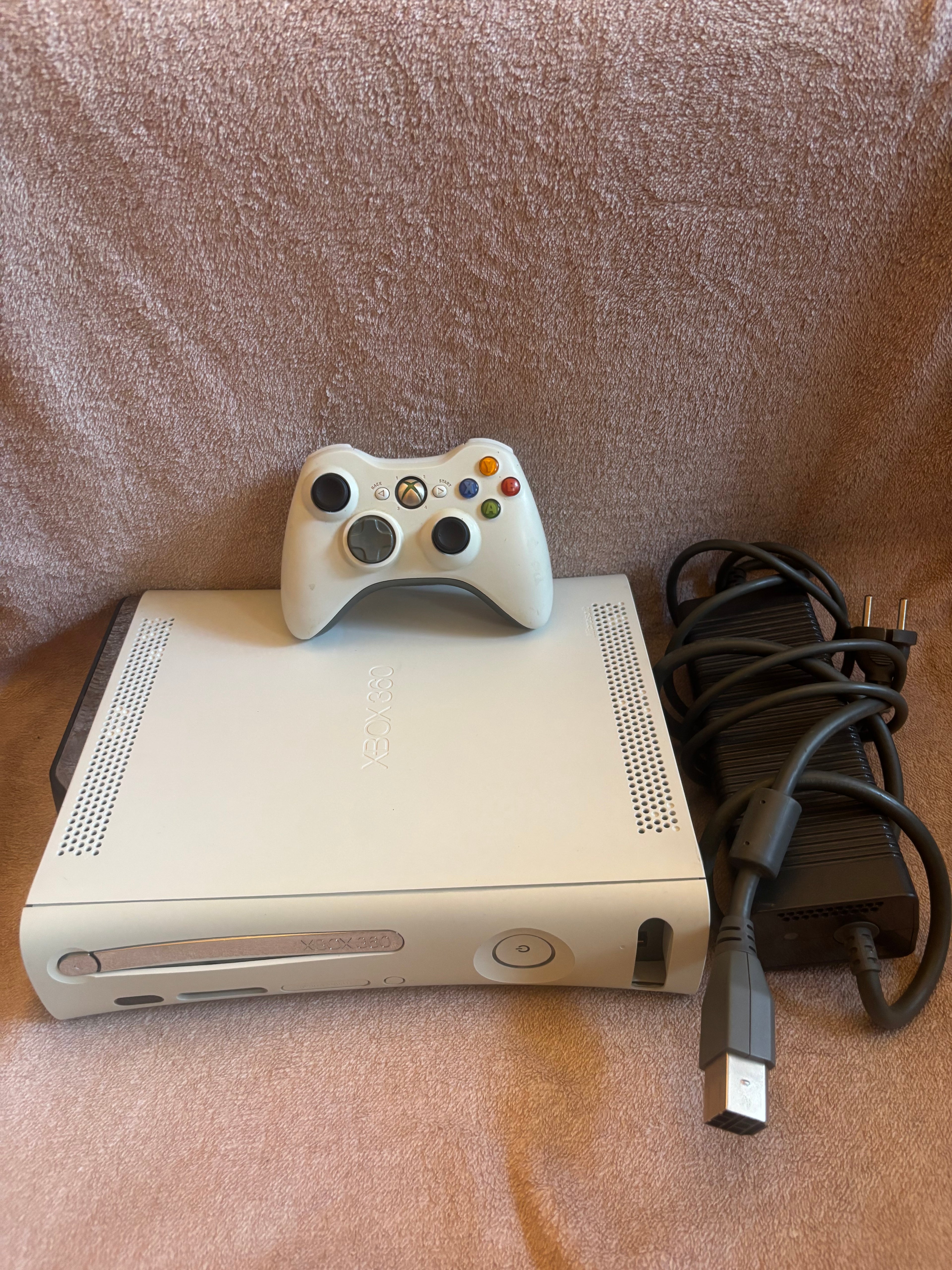 Xbox 360 FAT 60GB konzol (1db kontrollerrel, tápegységgel, használt)