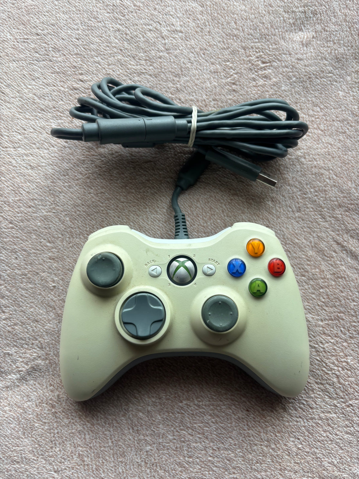 Xbox 360 gyári vezetékes kontroller (fehér-szürke, használt)