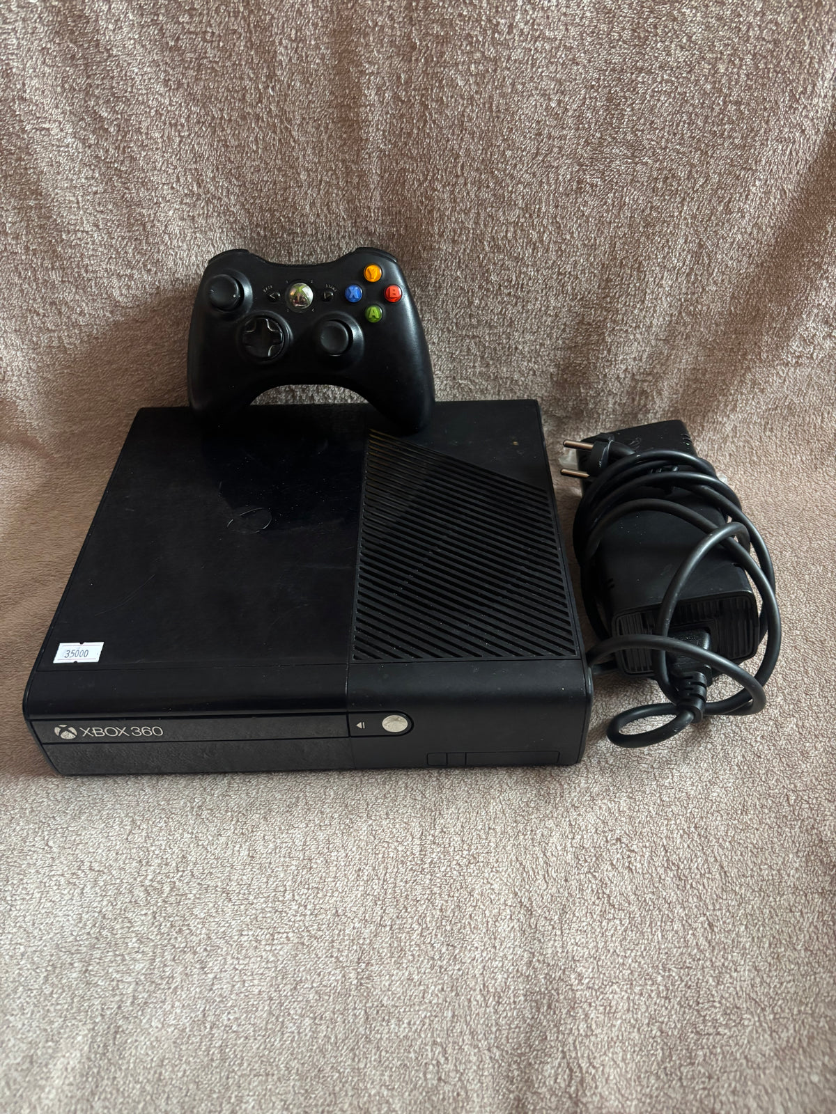RGH Xbox 360E 500GB konzol - 1db kontrollerrel, tápegységgel (használt)